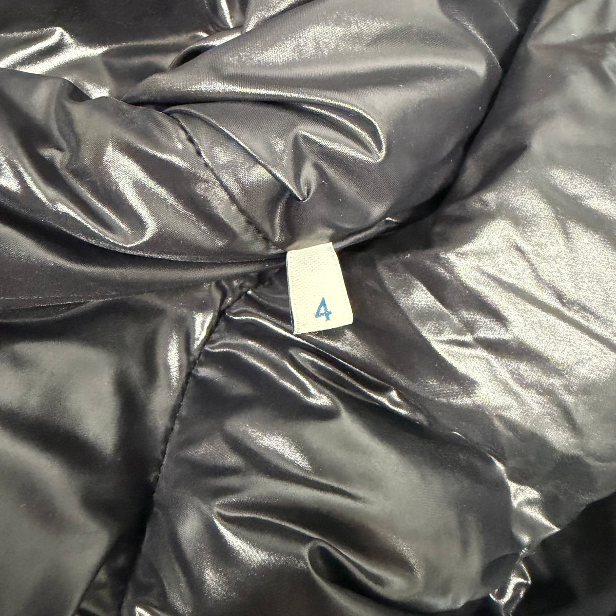 Cuvellier Down Jacket - Black Size 4 (Pre Owned) | Moncler