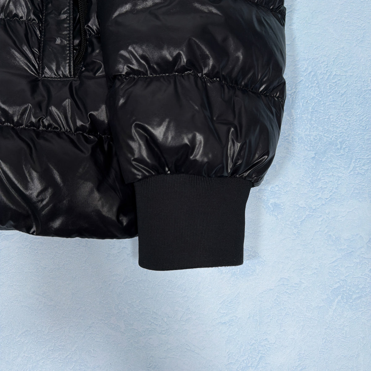 Cuvellier Down Jacket - Black Size 4 (Pre Owned) | Moncler