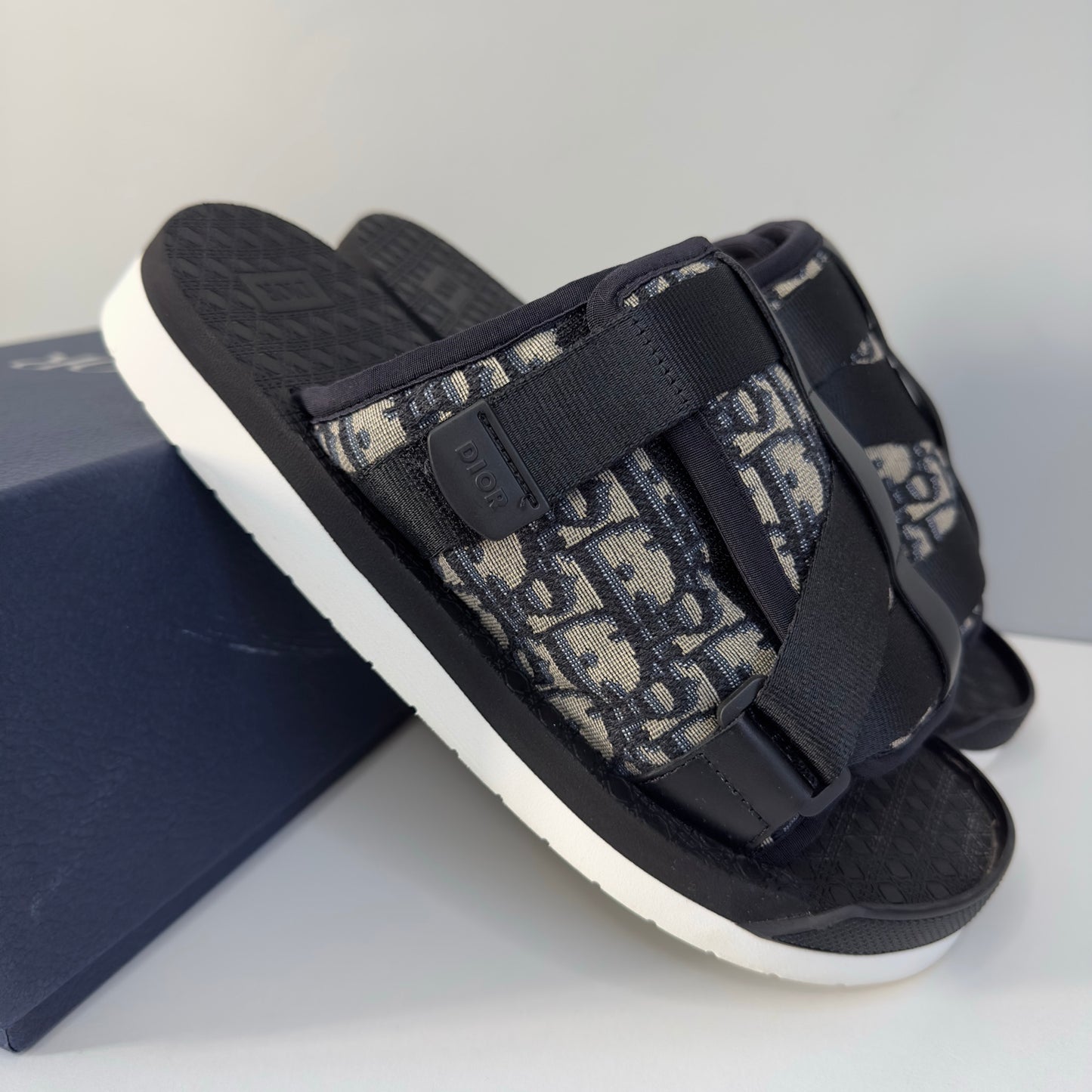 Dior Alpha Sliders