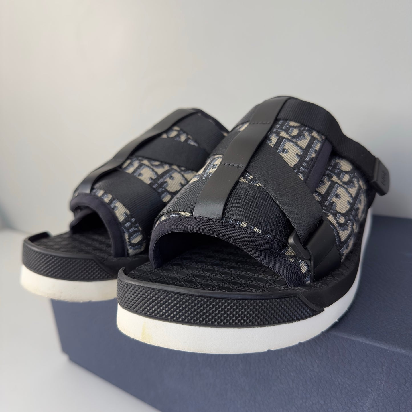 Dior Alpha Sliders