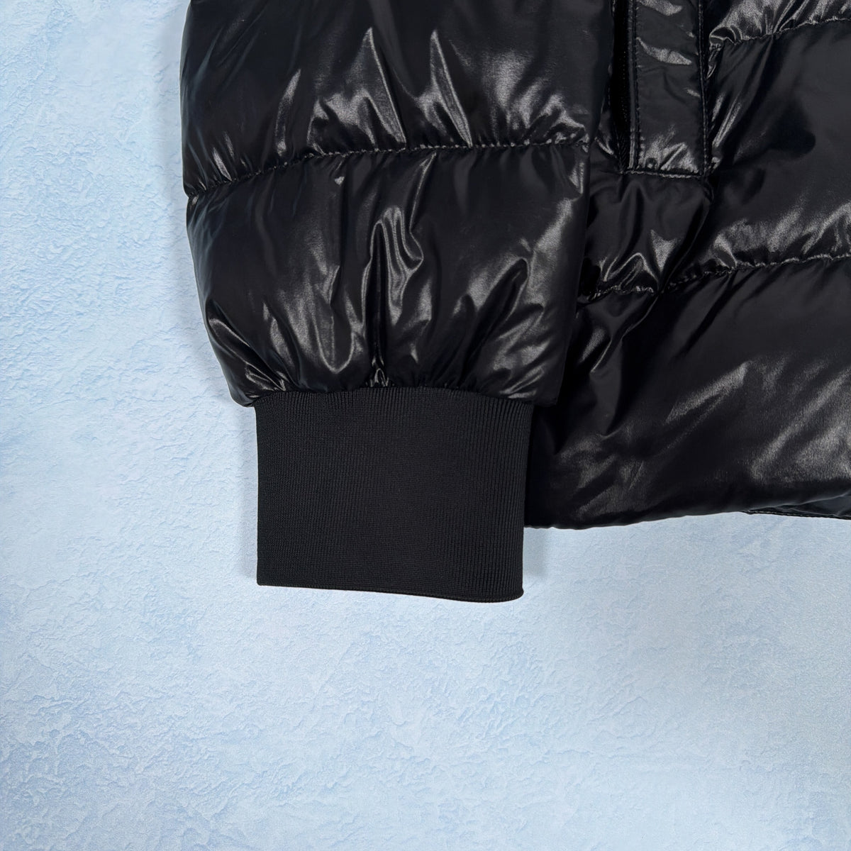 Cuvellier Down Jacket - Black Size 4 (Pre Owned) | Moncler