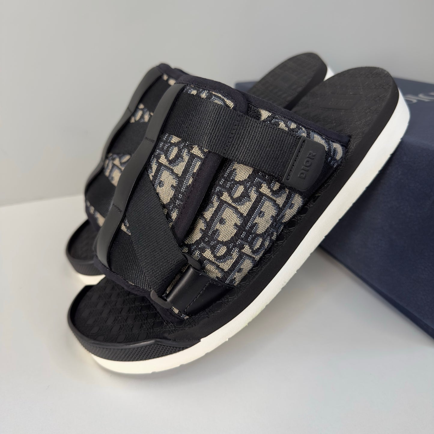 Dior Alpha Sliders