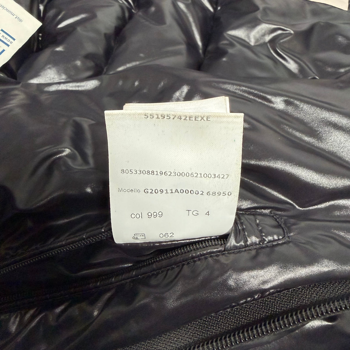 Cuvellier Down Jacket - Black Size 4 (Pre Owned) | Moncler