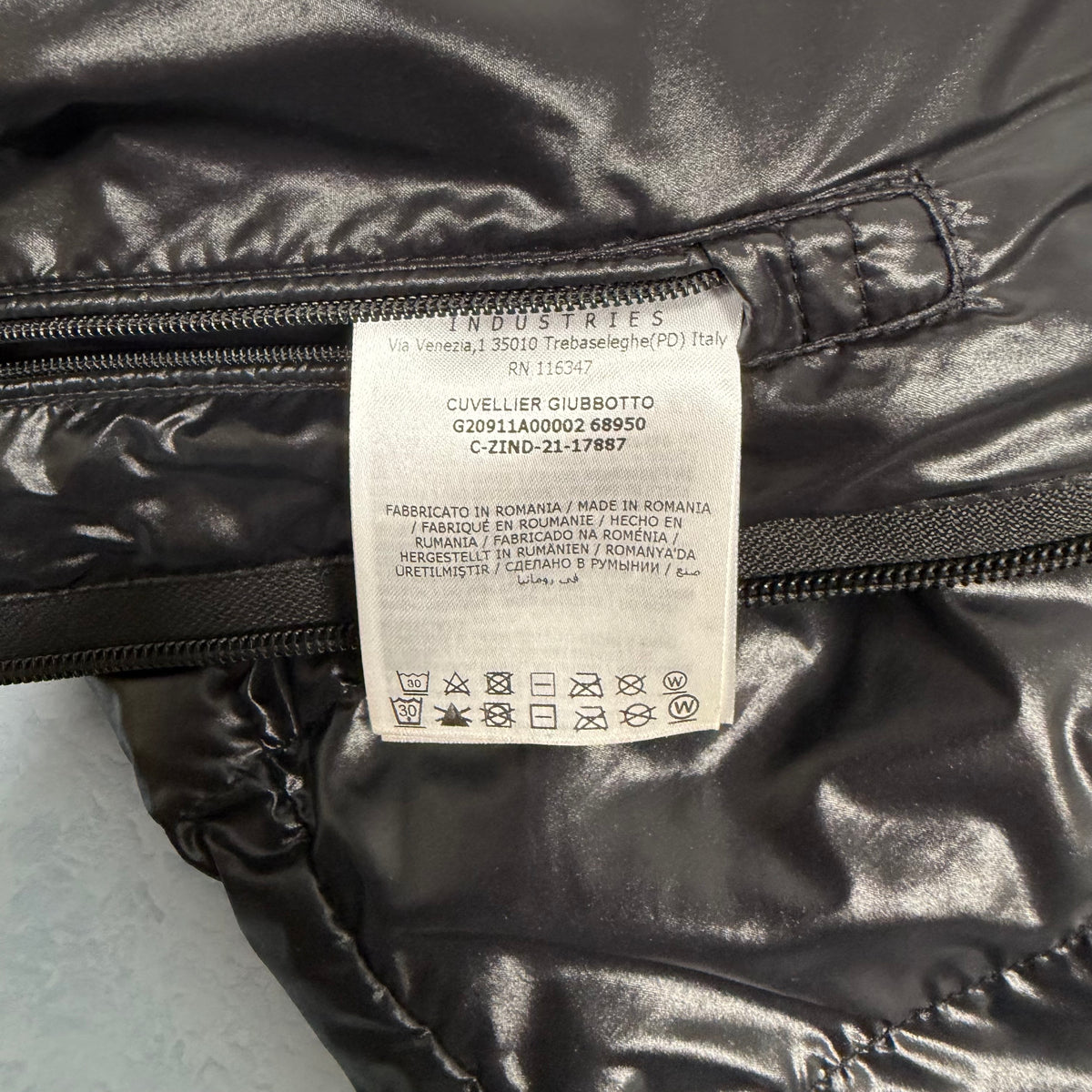 Cuvellier Down Jacket - Black Size 4 (Pre Owned) | Moncler