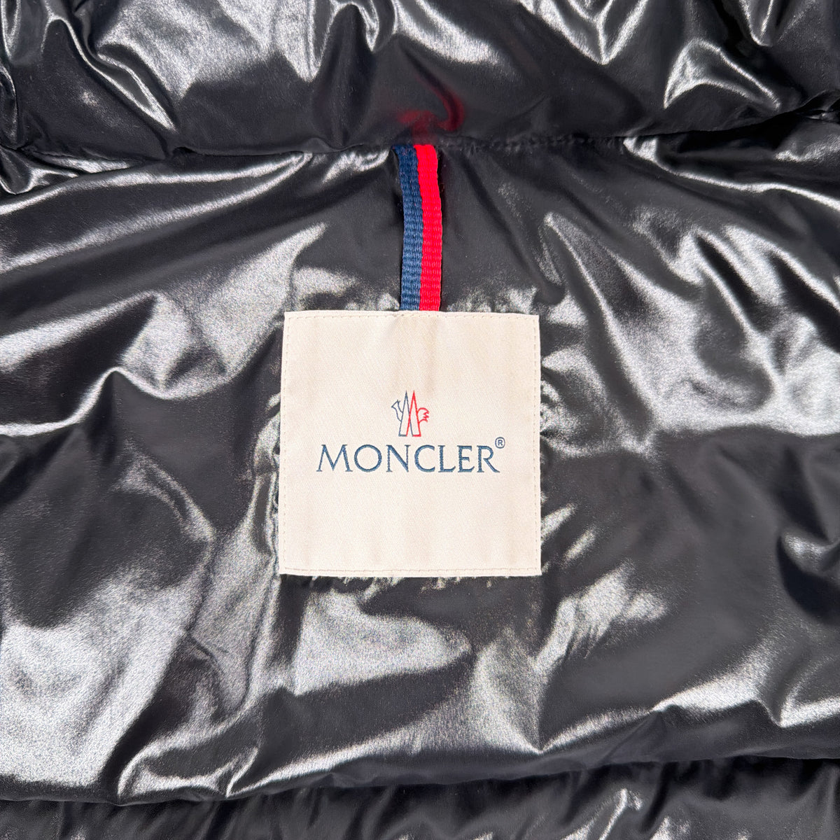 Cuvellier Down Jacket - Black Size 4 (Pre Owned) | Moncler