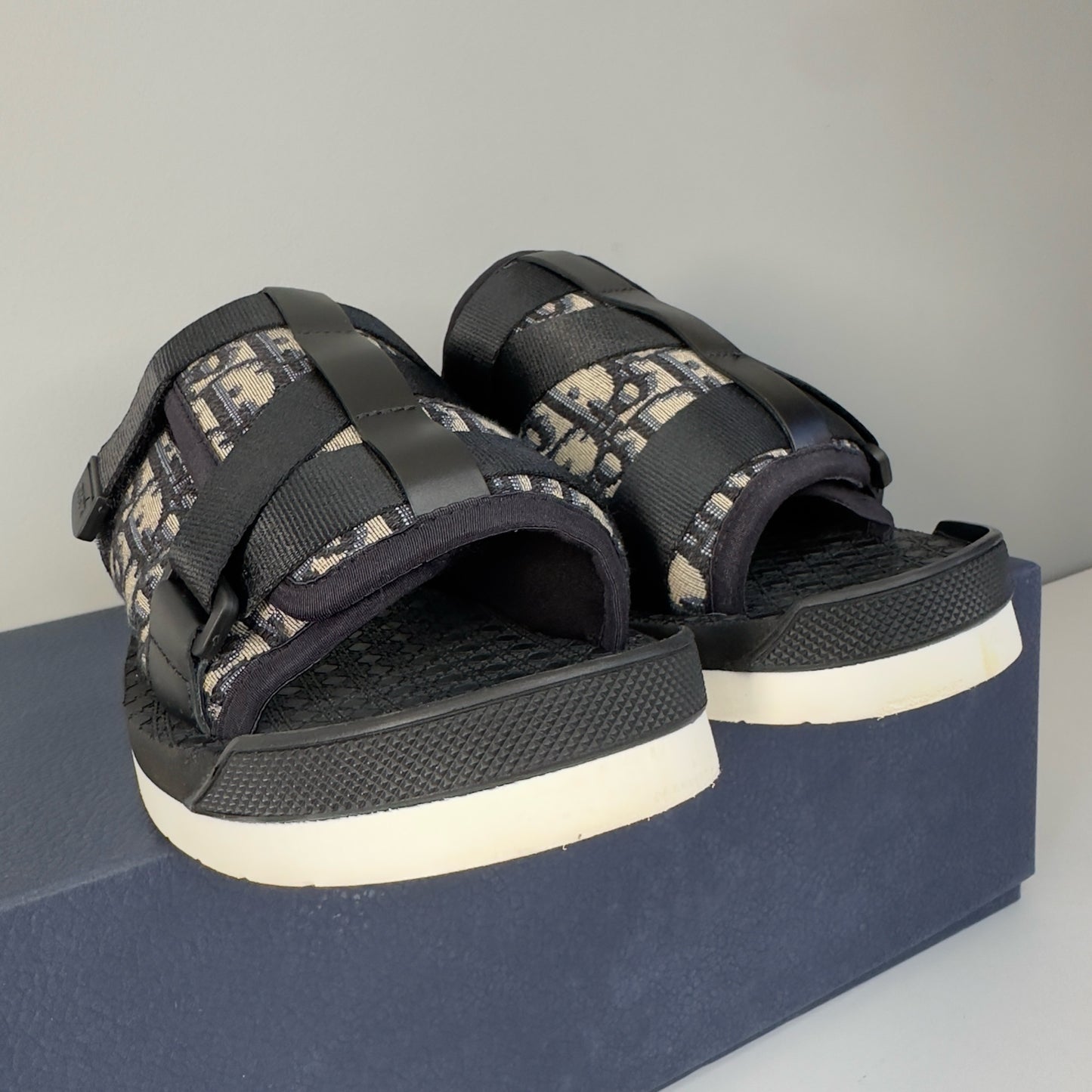 Dior Alpha Sliders